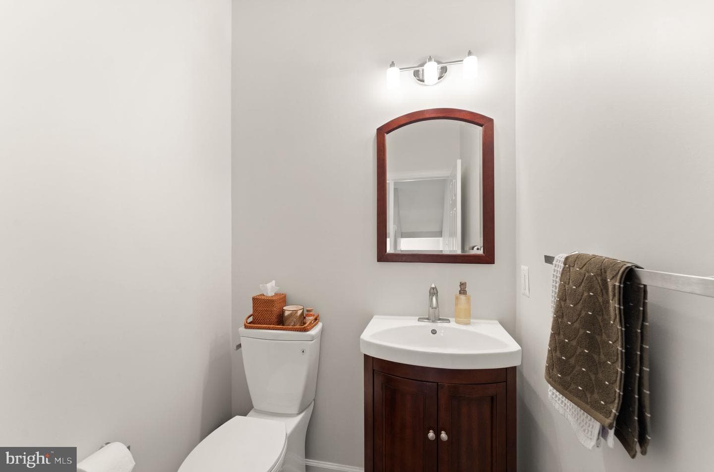 18168 Mill House Square photo 21