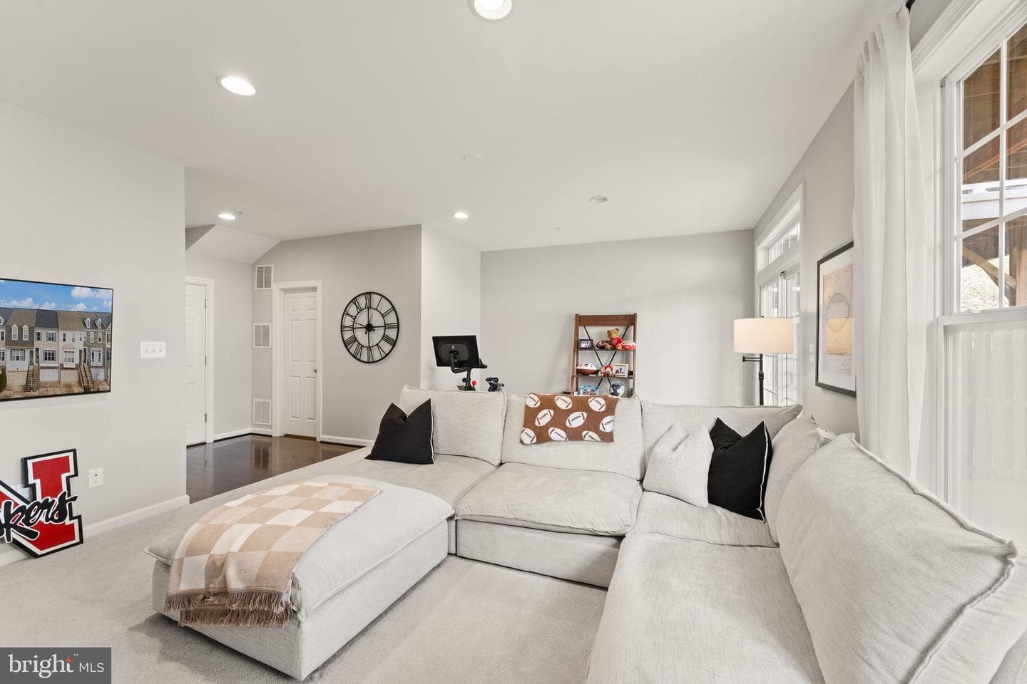 18168 Mill House Square photo 44
