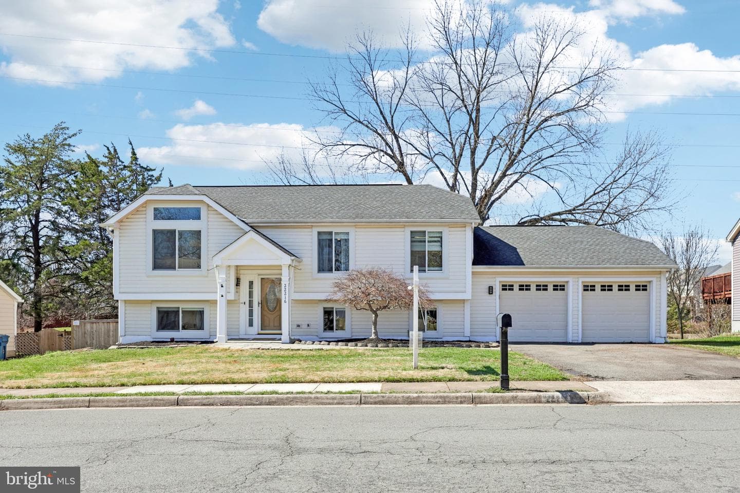 22216 Stablehouse Drive photo 2