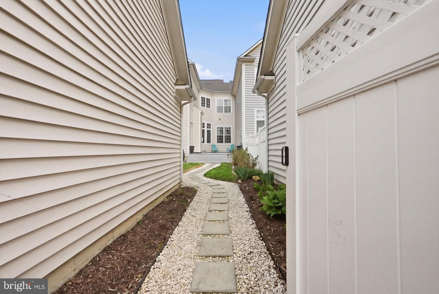 513 Gentlewood Sq photo 45