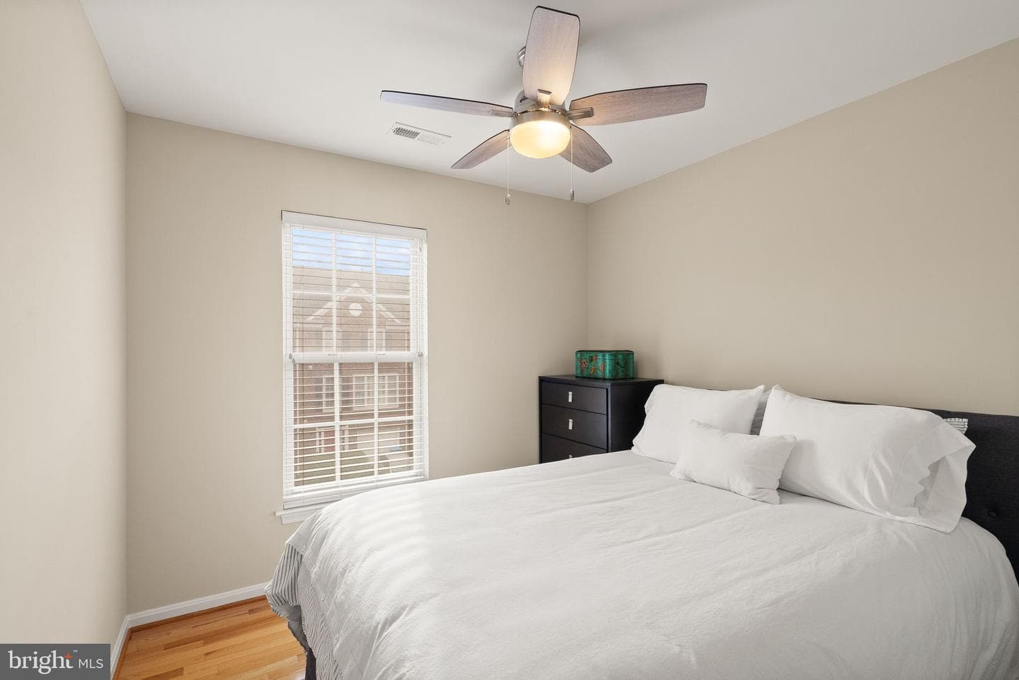 25213 Dunvegan Square photo 25