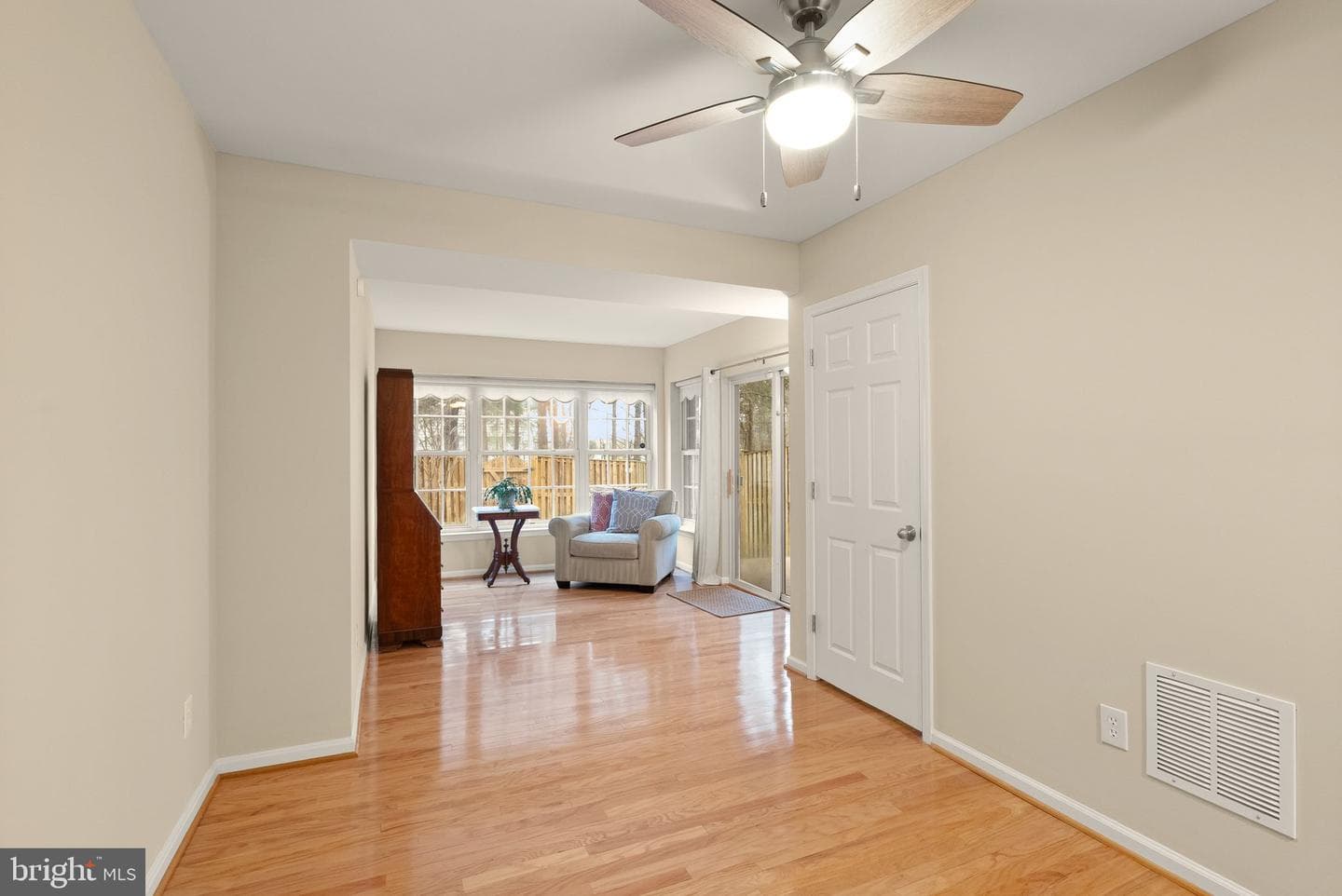 25213 Dunvegan Square photo 29
