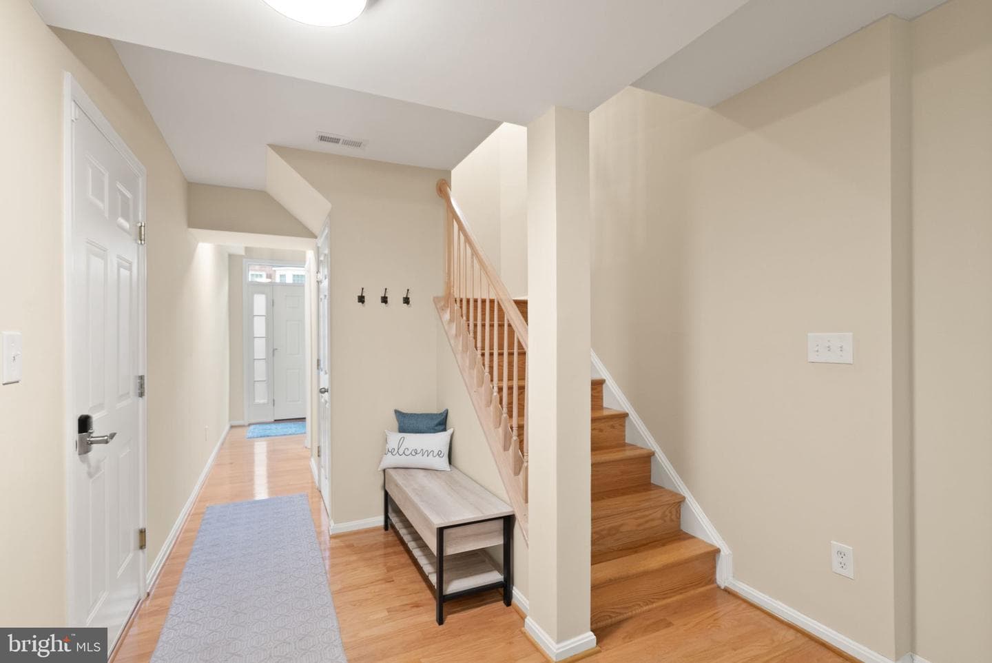 25213 Dunvegan Square photo 3