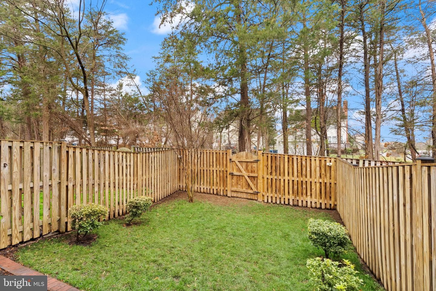 25213 Dunvegan Square photo 36