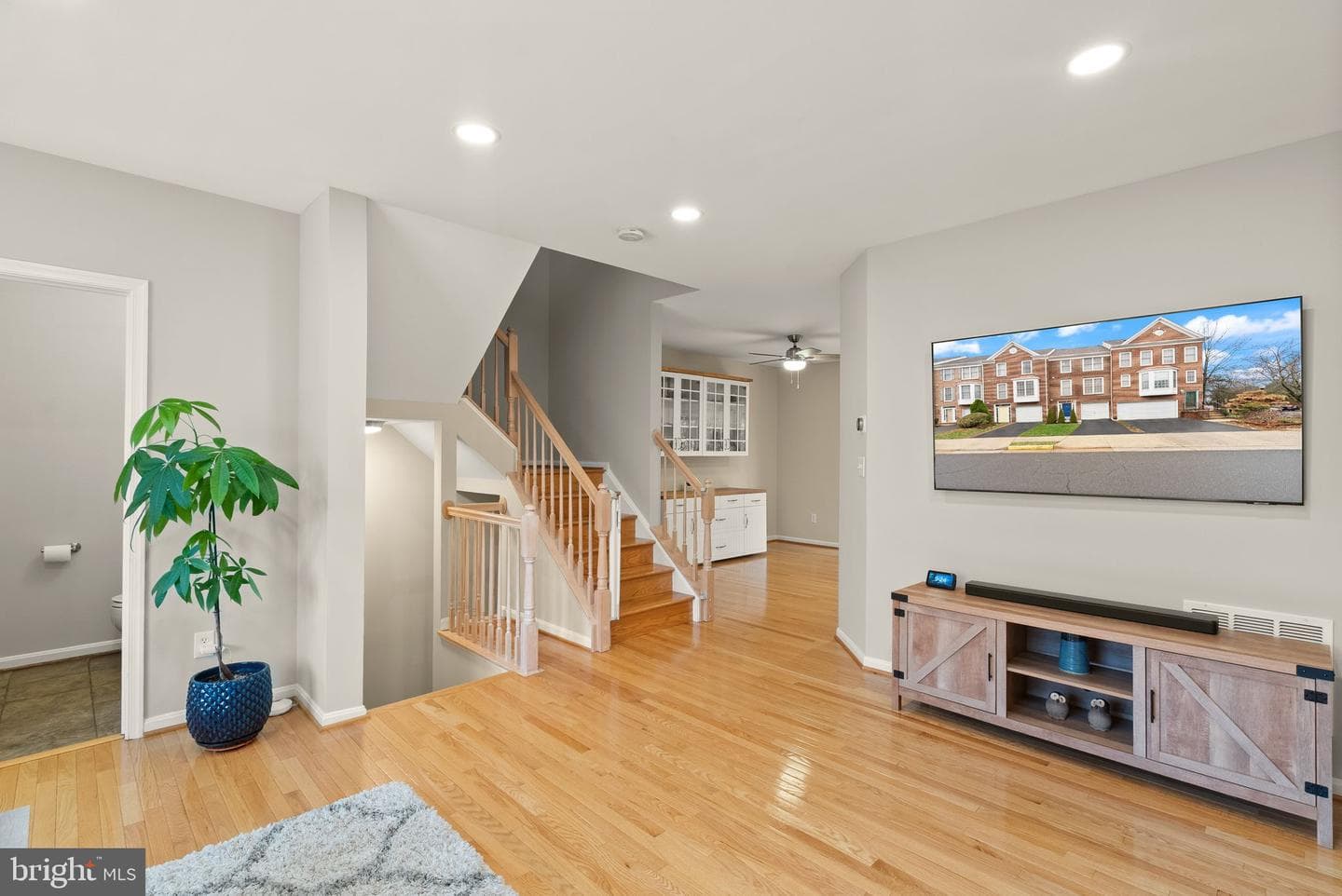 25213 Dunvegan Square photo 7