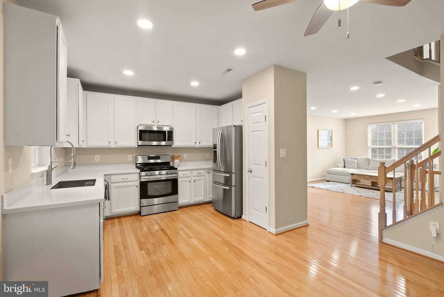 25213 Dunvegan Square photo 9