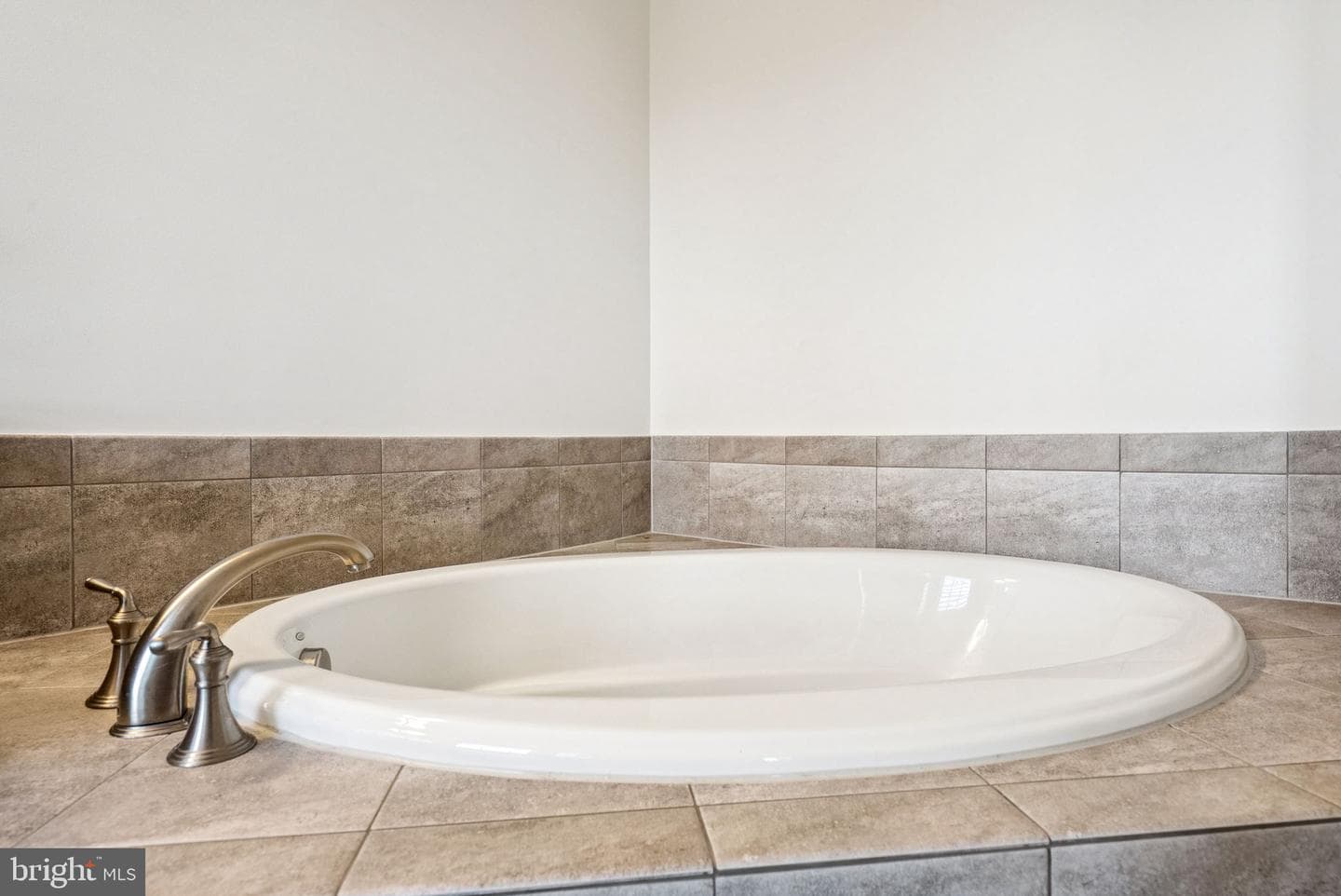22613 Naugatuck Square photo 28
