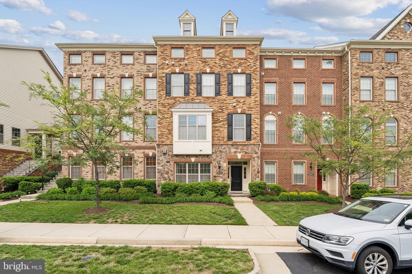 22613 Naugatuck Square photo 40