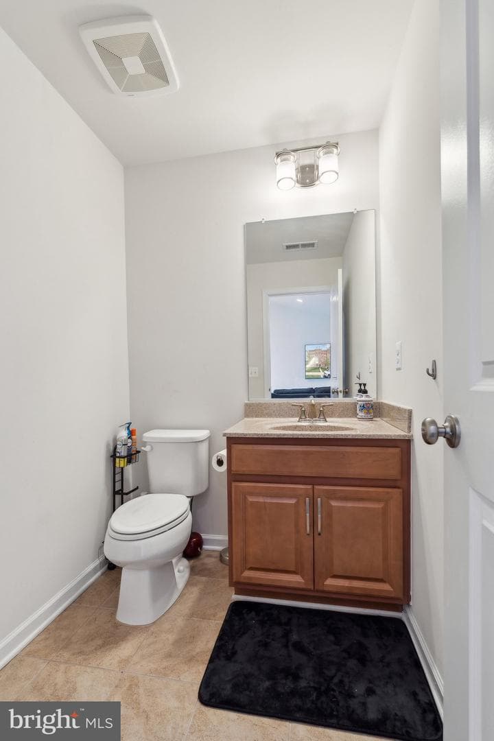 22613 Naugatuck Square photo 43