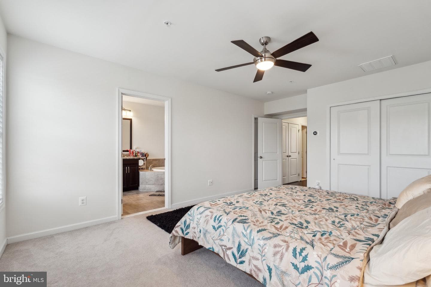 22613 Naugatuck Square photo 45