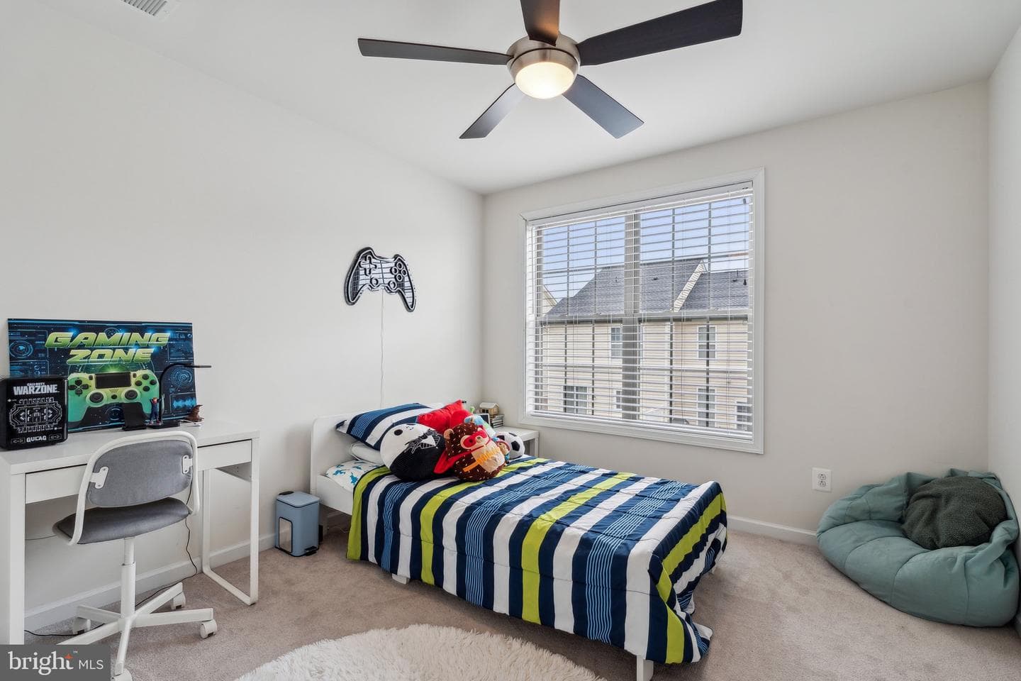 22613 Naugatuck Square photo 48