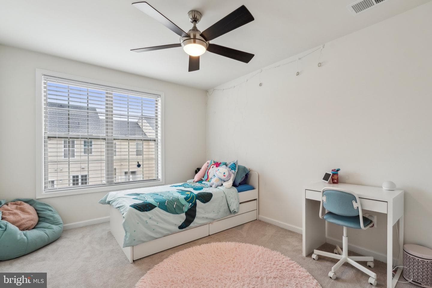 22613 Naugatuck Square photo 49