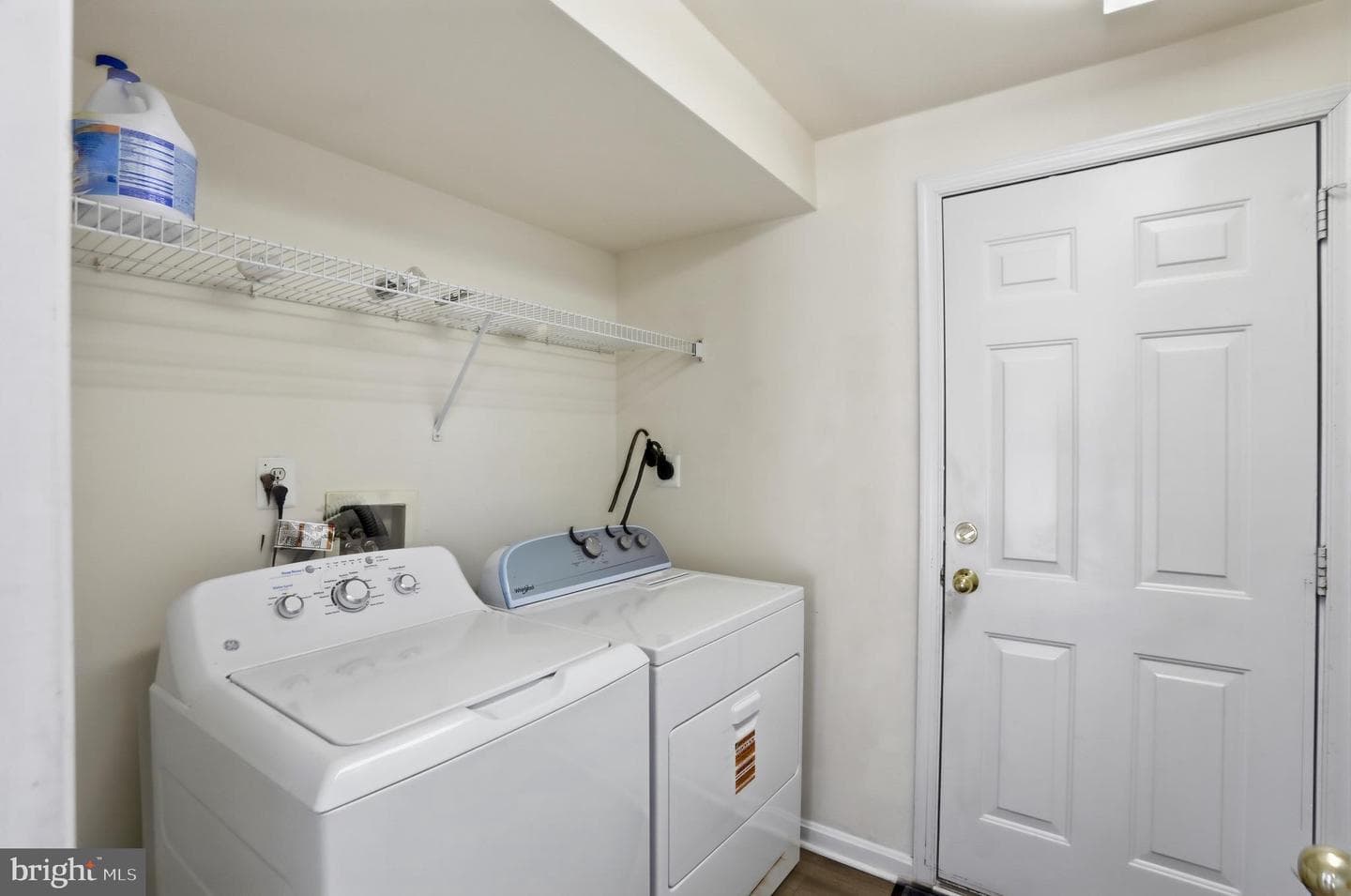 46733 Hollow Mountain Place photo 16