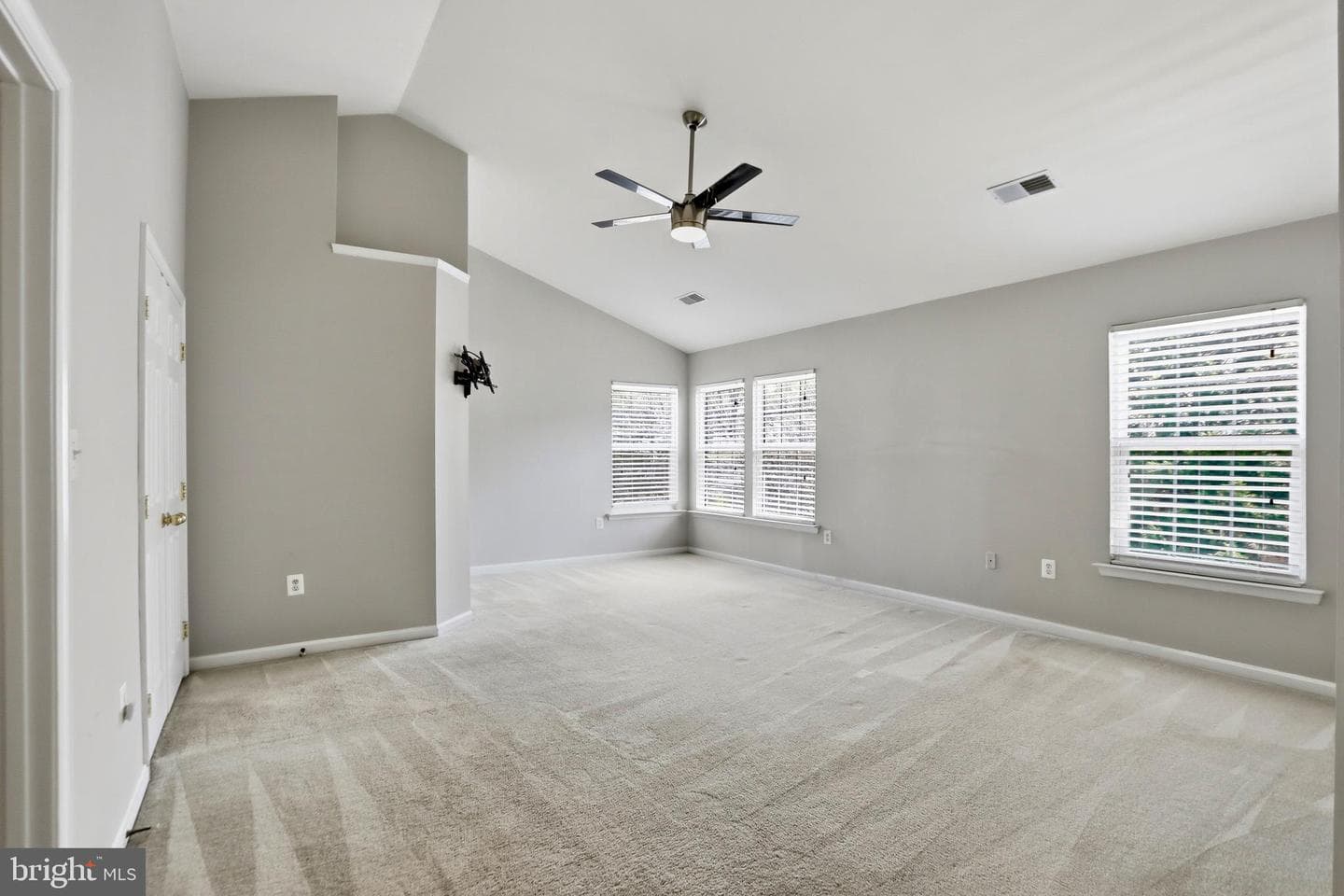 46733 Hollow Mountain Place photo 19