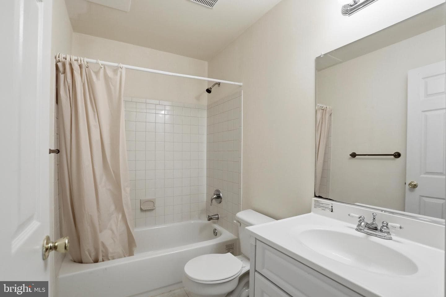 46733 Hollow Mountain Place photo 32