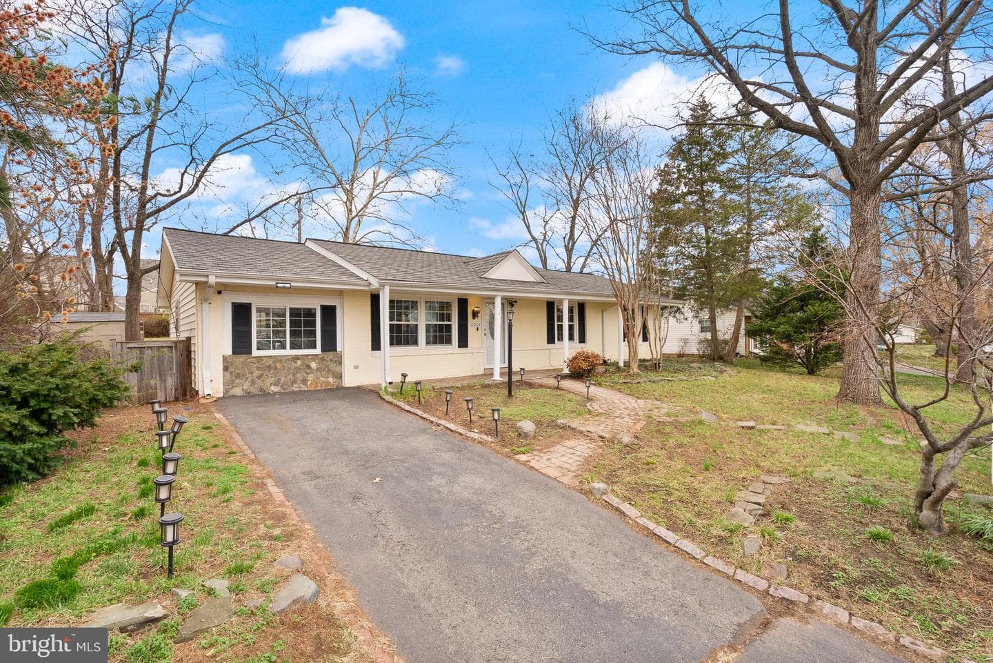 1301 N Amelia Street photo 2