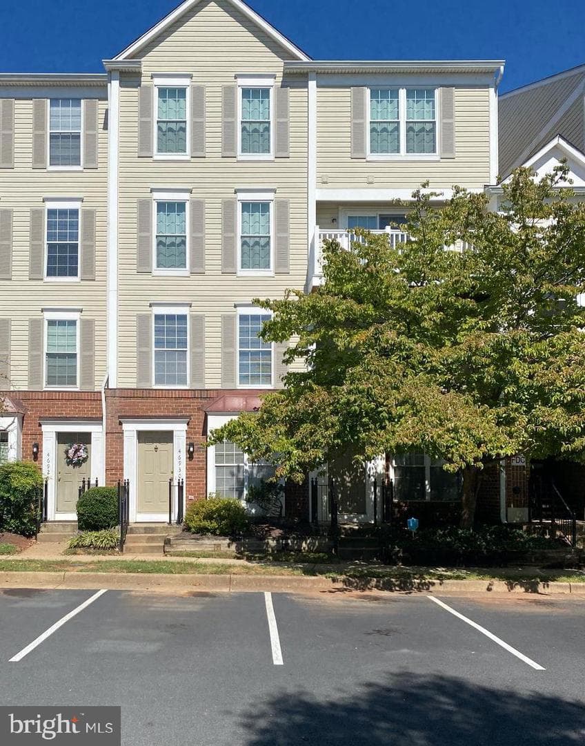 46934 Courtyard Square #300