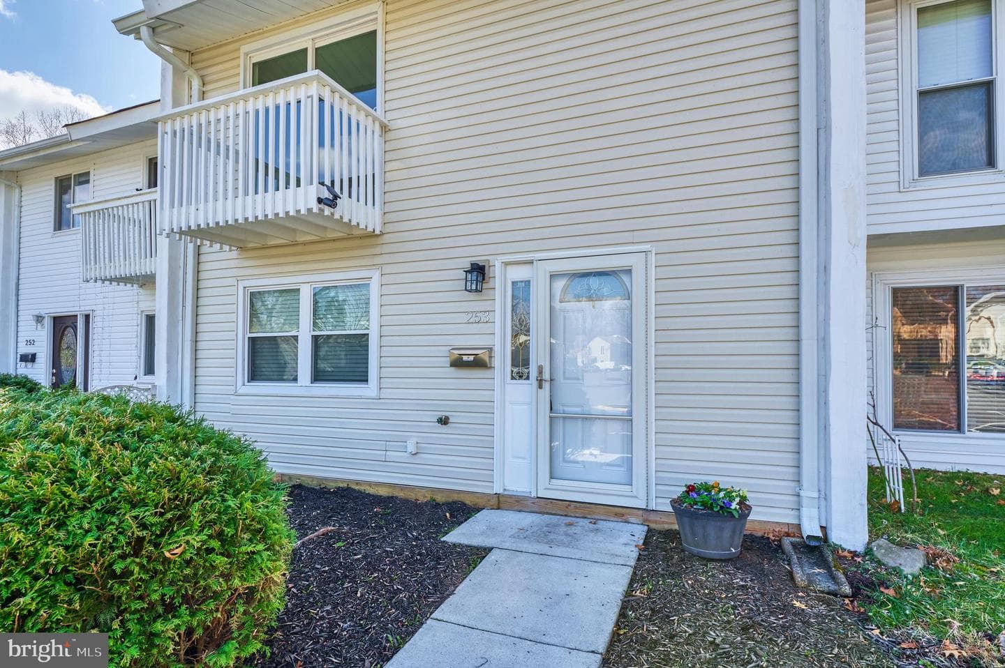 253 Willow Terrace photo 3