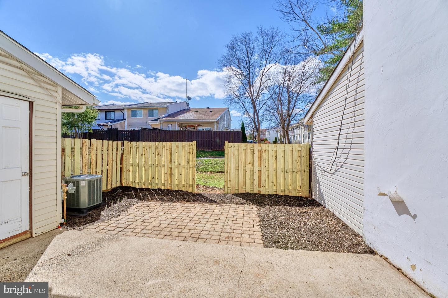 253 Willow Terrace photo 32