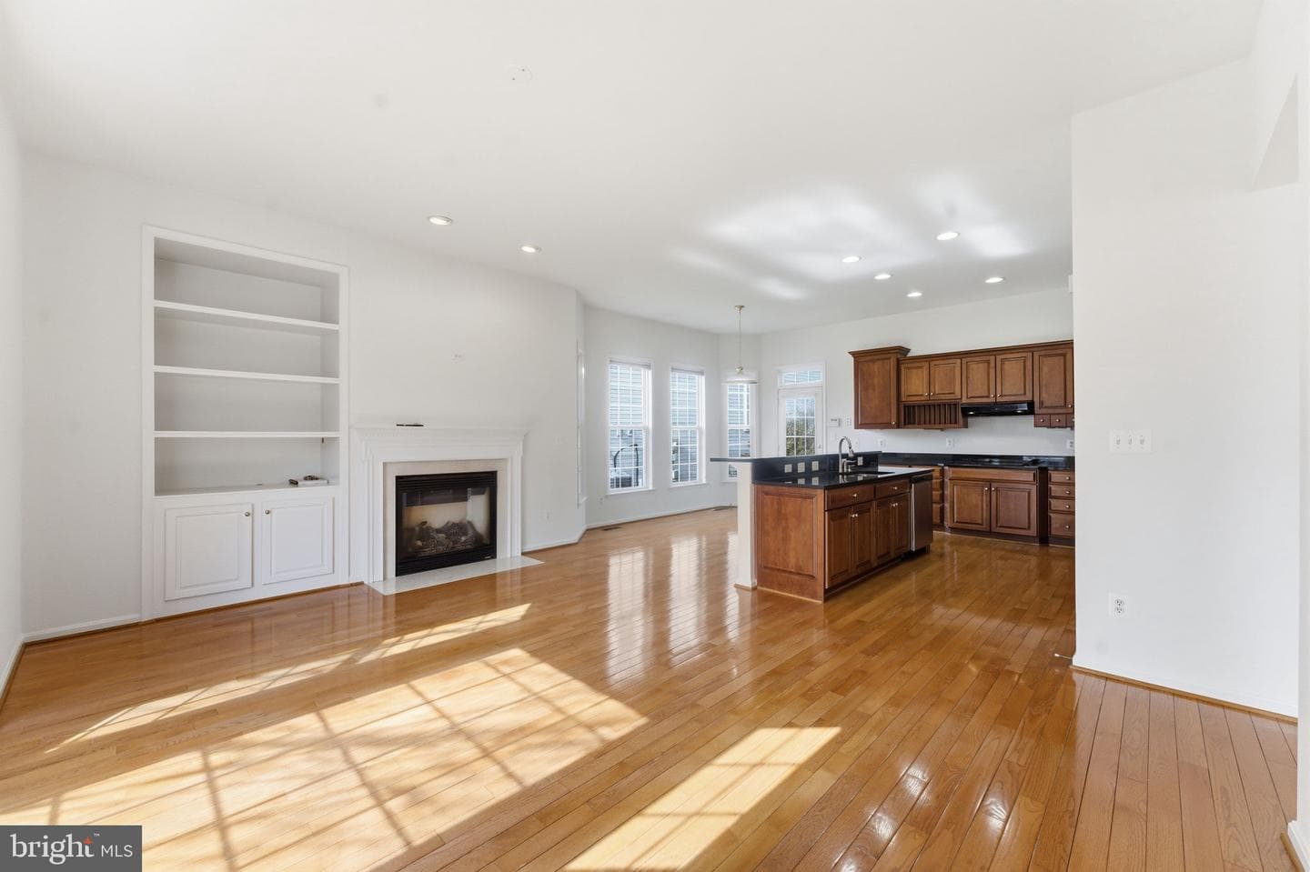 43358 Fullerton photo 14