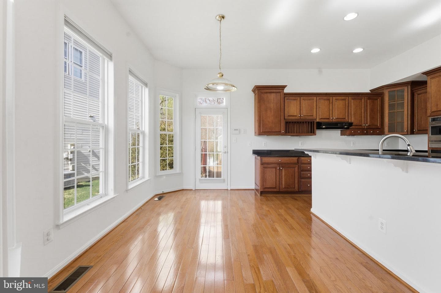 43358 Fullerton photo 17