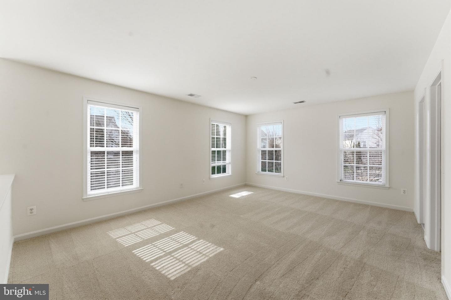 43358 Fullerton photo 32