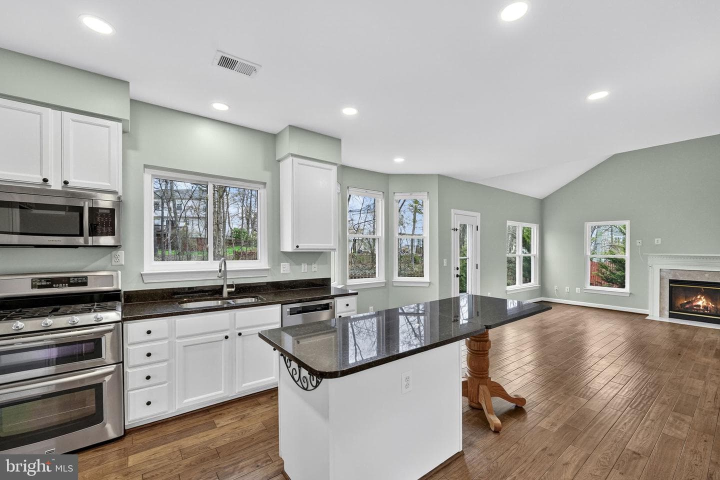 42943 Gotham Way photo 17