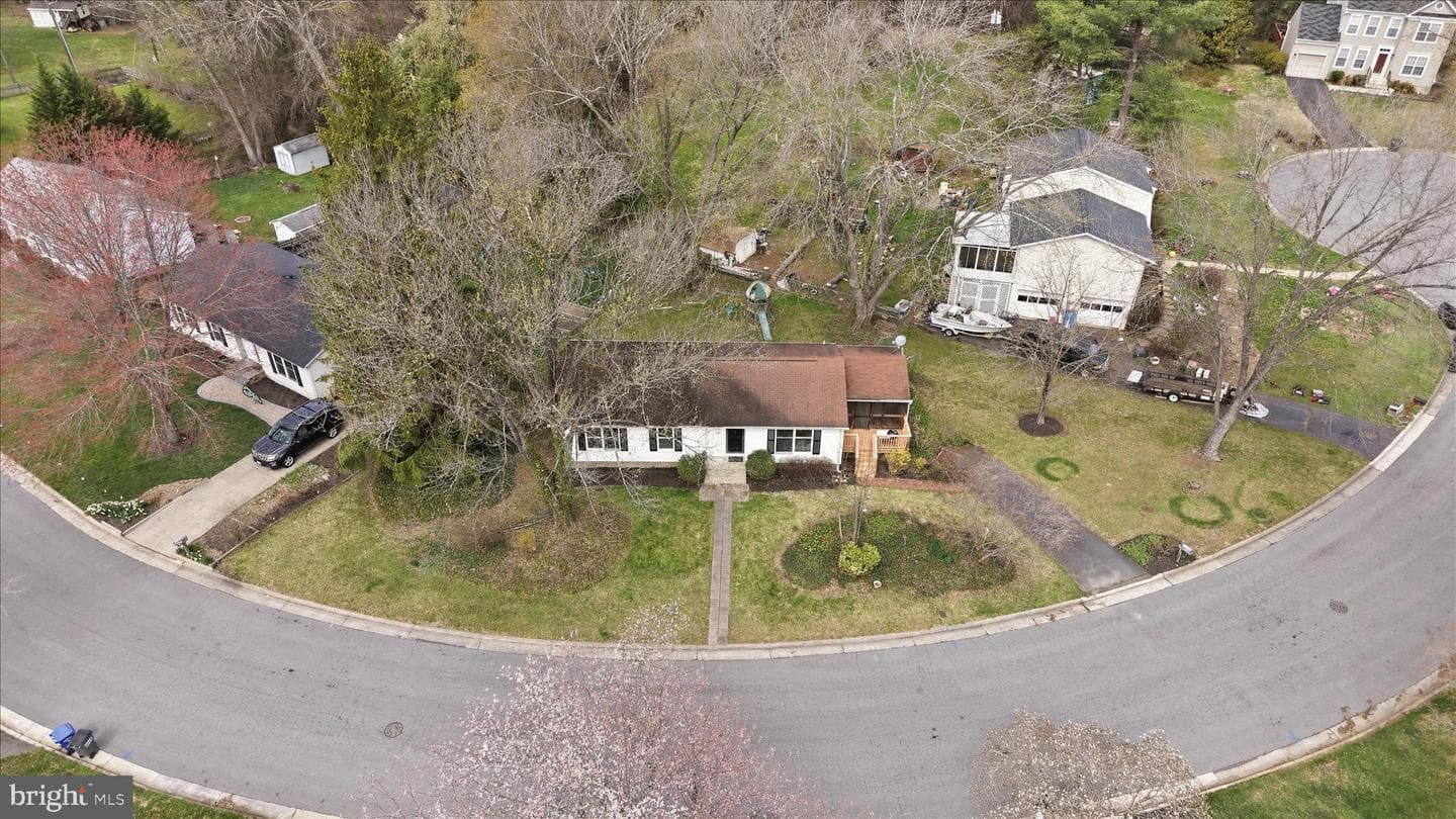 126 Applewood Court photo 33