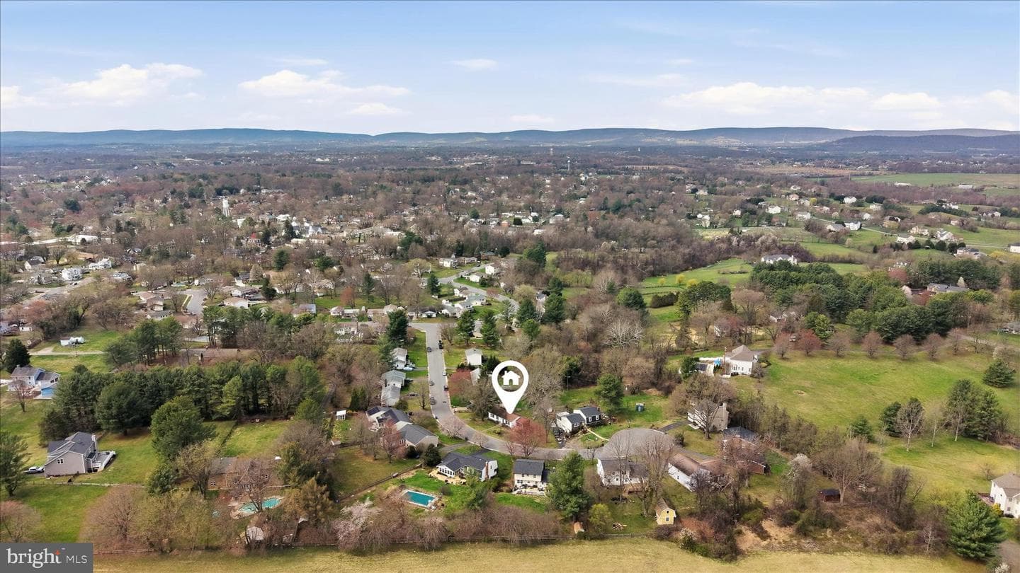 126 Applewood Court photo 35