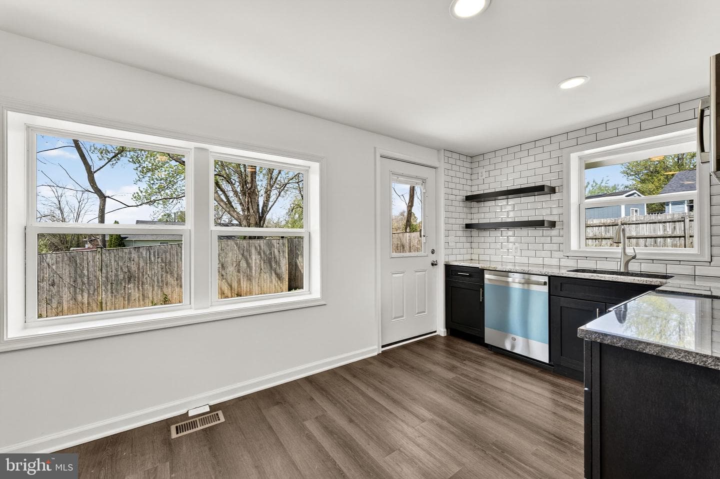 16920 Oliver Street photo 21
