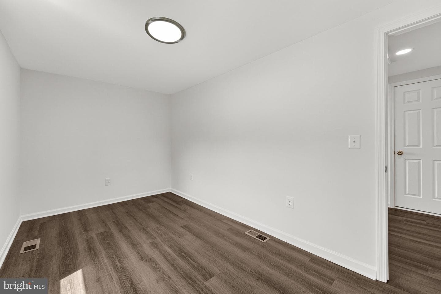 16920 Oliver Street photo 27