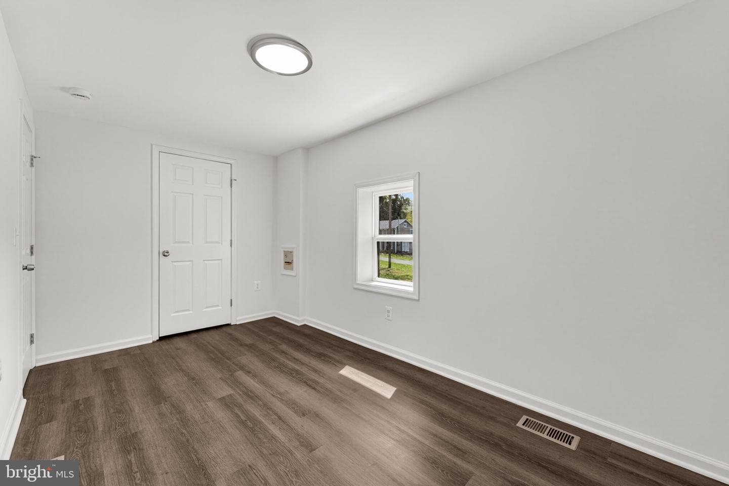 16920 Oliver Street photo 28