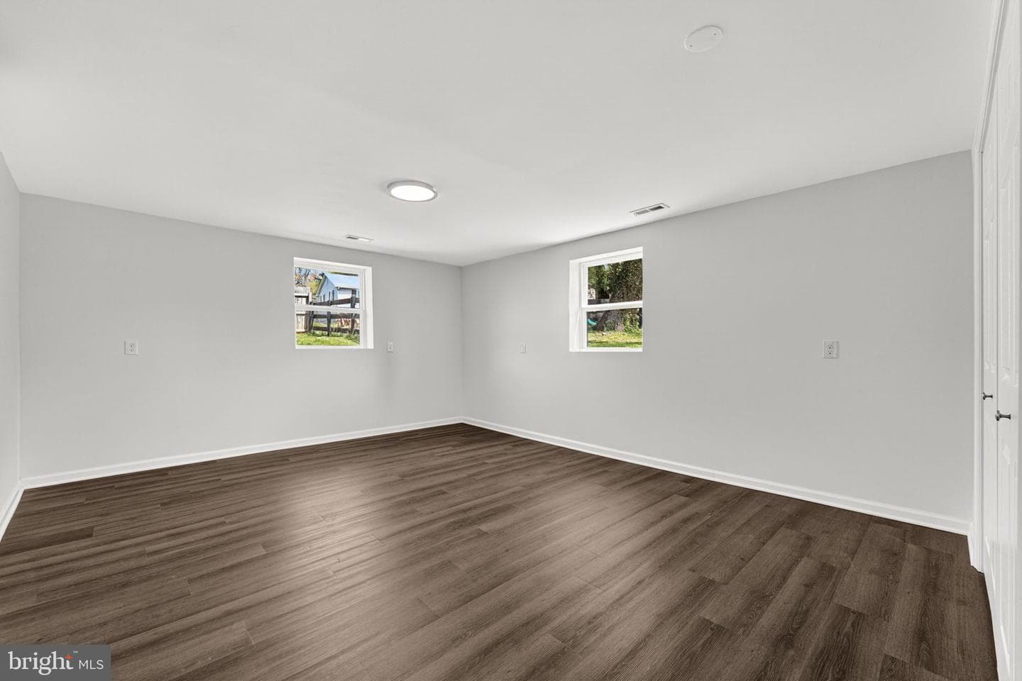 16920 Oliver Street photo 37
