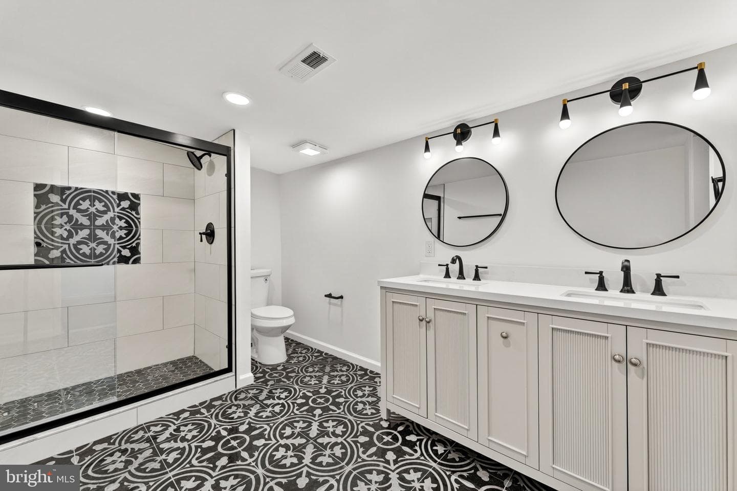 16920 Oliver Street photo 43