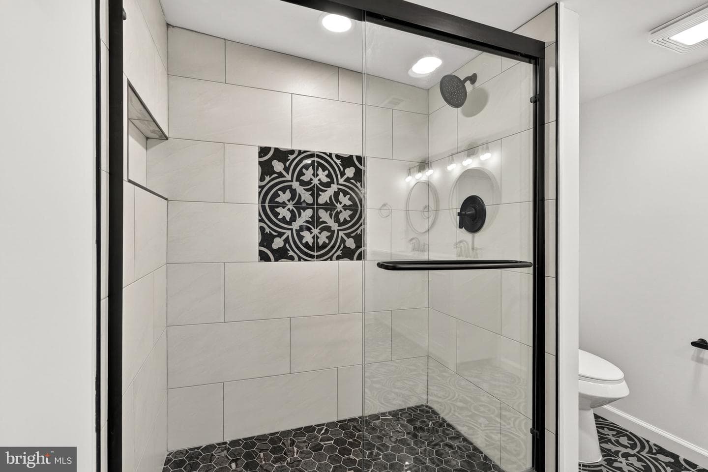 16920 Oliver Street photo 46