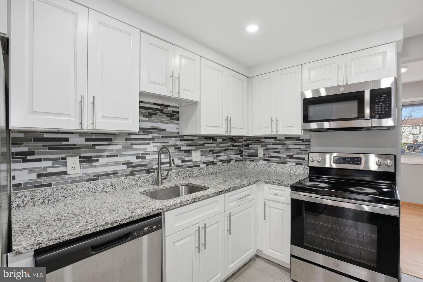 219 Willow Terrace photo 4