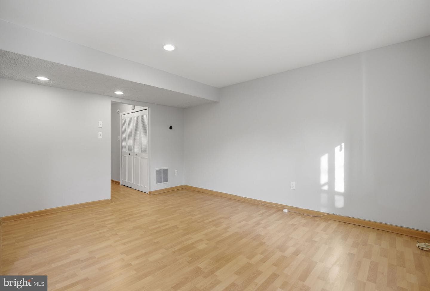 219 Willow Terrace photo 9