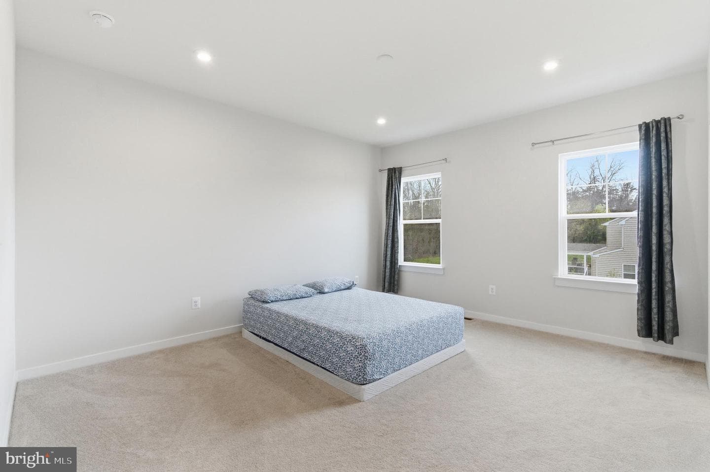 24173 Thurso Square photo 27
