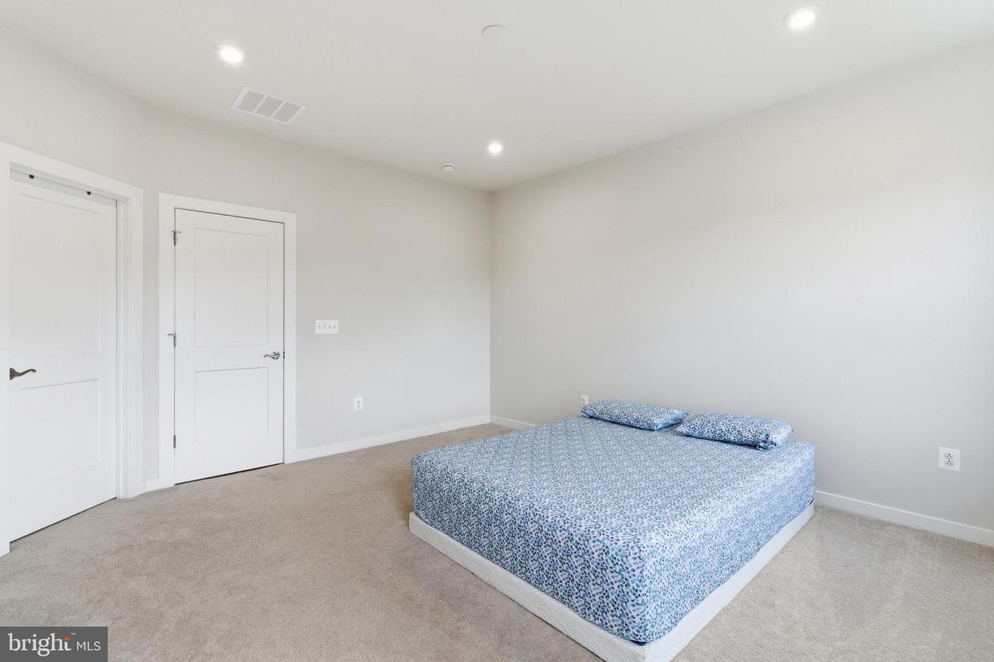 24173 Thurso Square photo 28