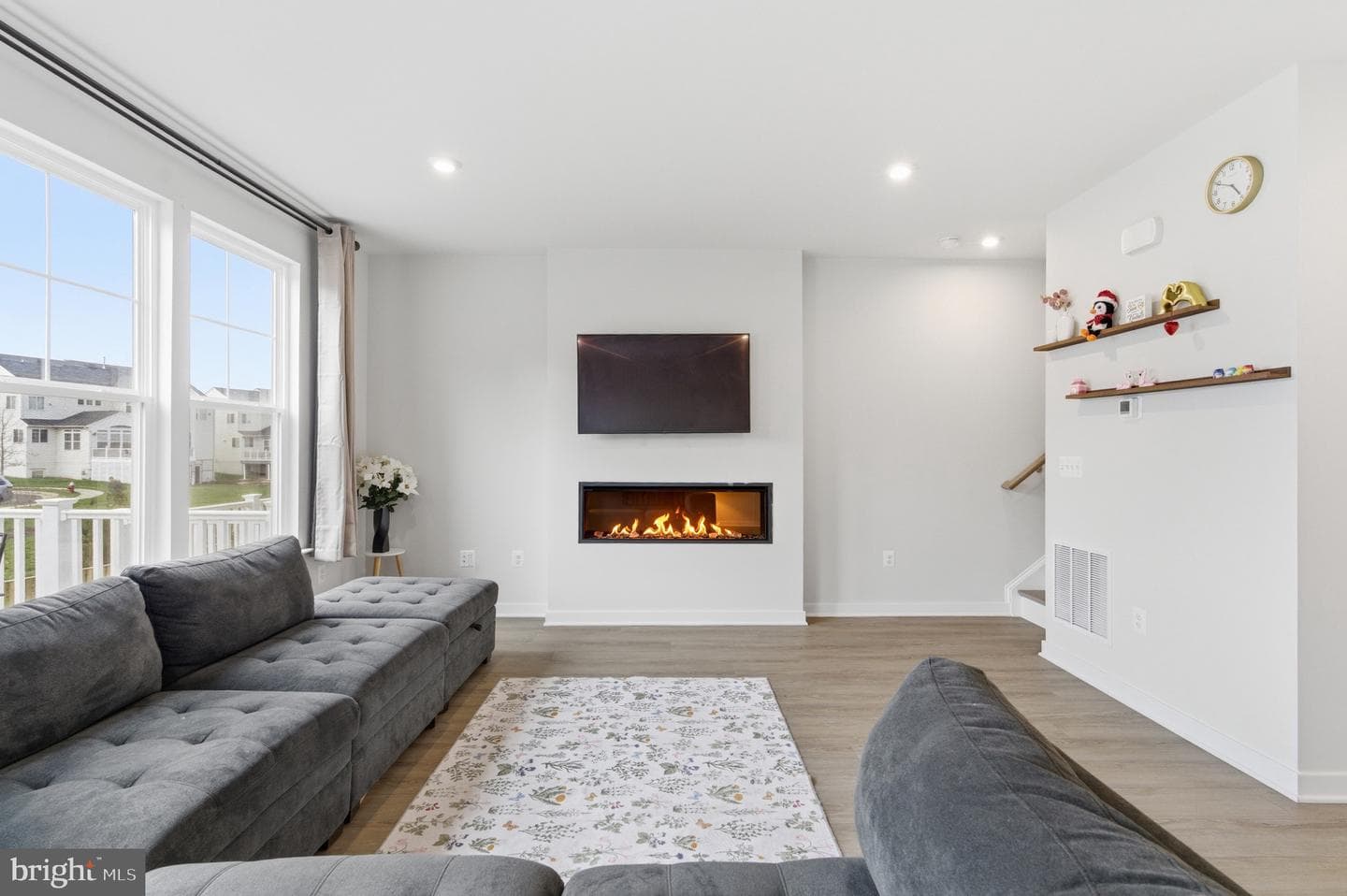 24173 Thurso Square photo 3