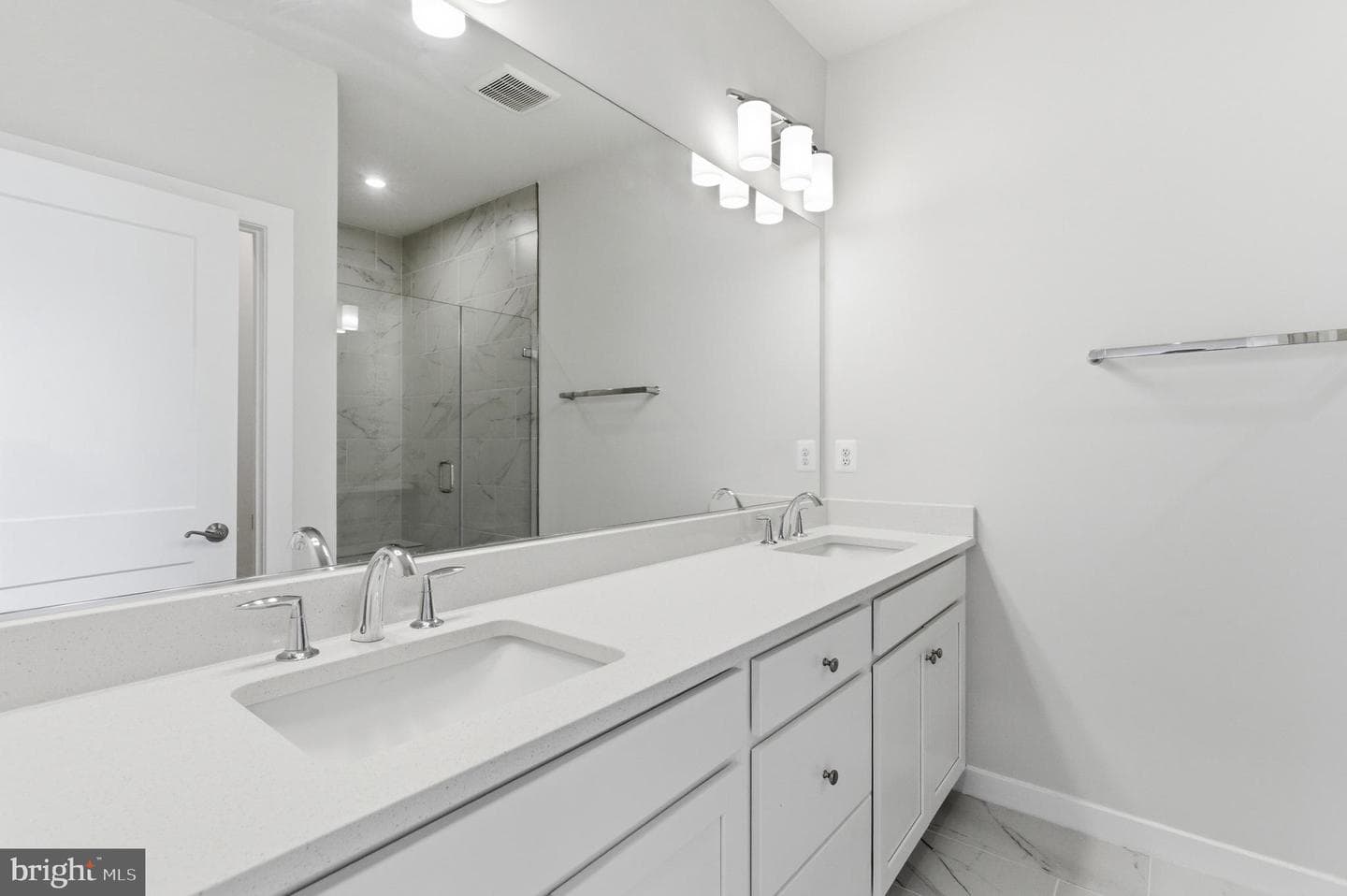 24173 Thurso Square photo 30