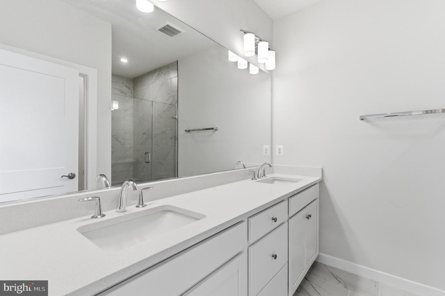24173 Thurso Square photo 4