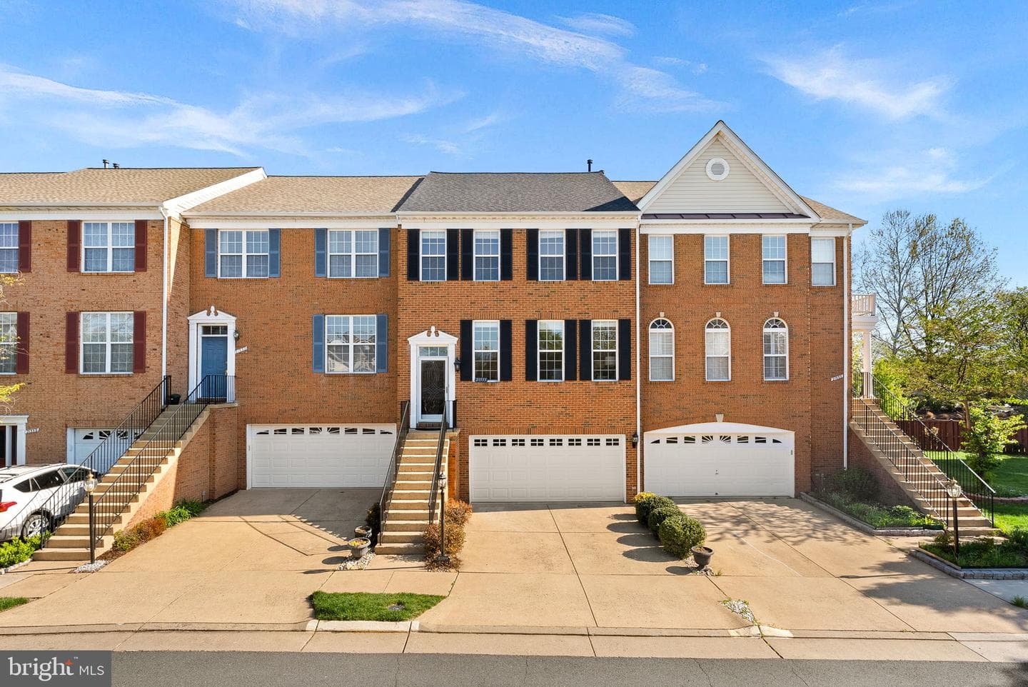 21555 Trowbridge Square