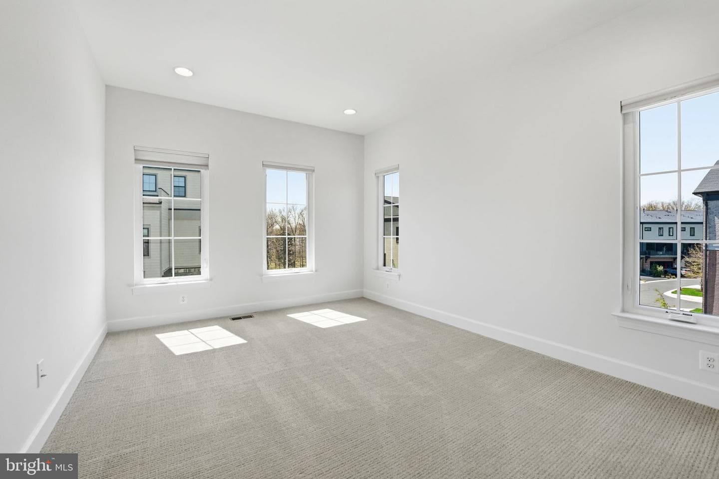 20230 Taft Terrace photo 17