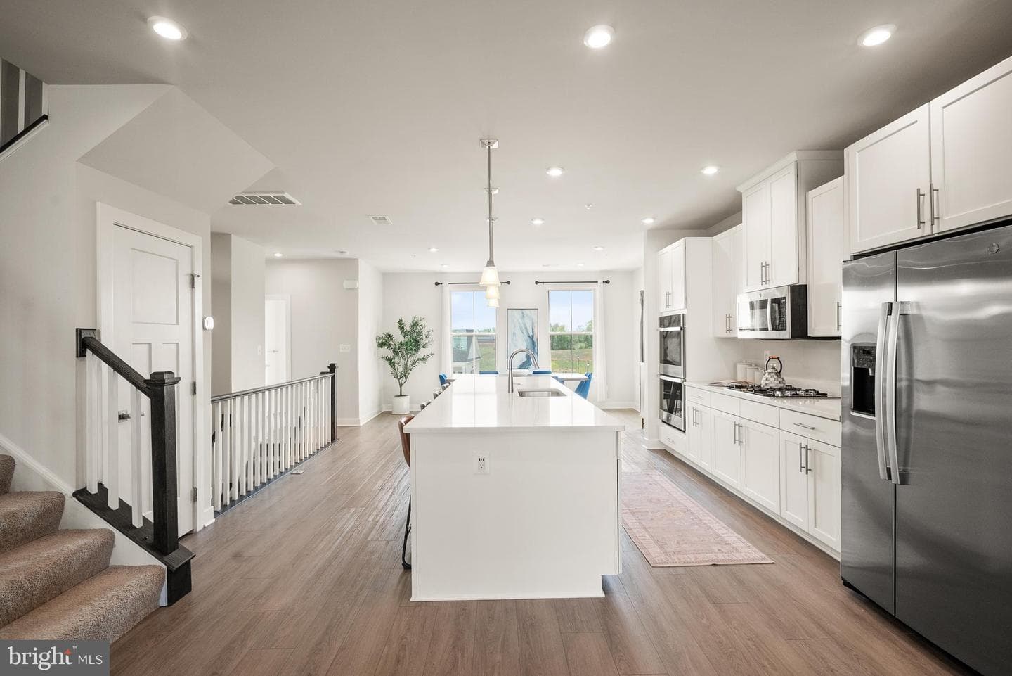 24252 Thurso Square photo 8