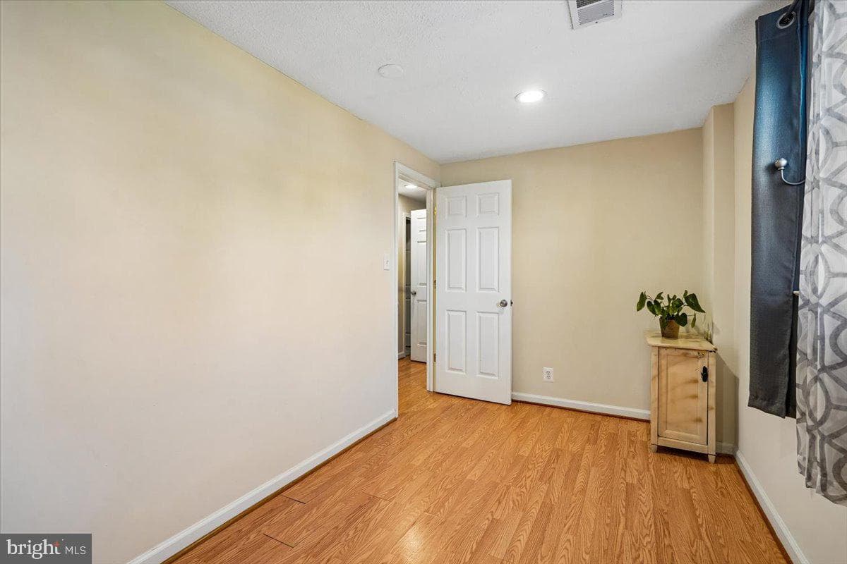 712 N Sterling Boulevard photo 22