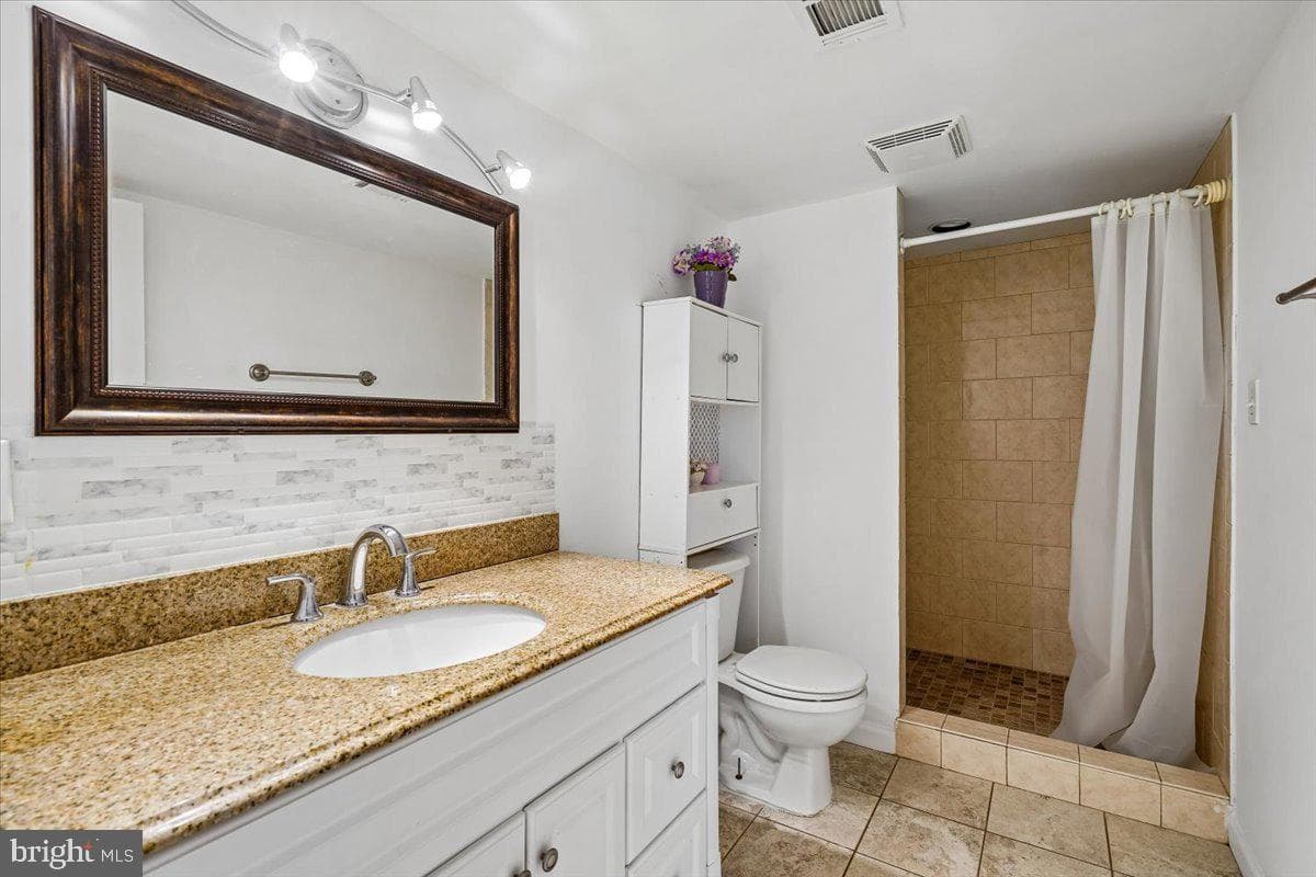 712 N Sterling Boulevard photo 23