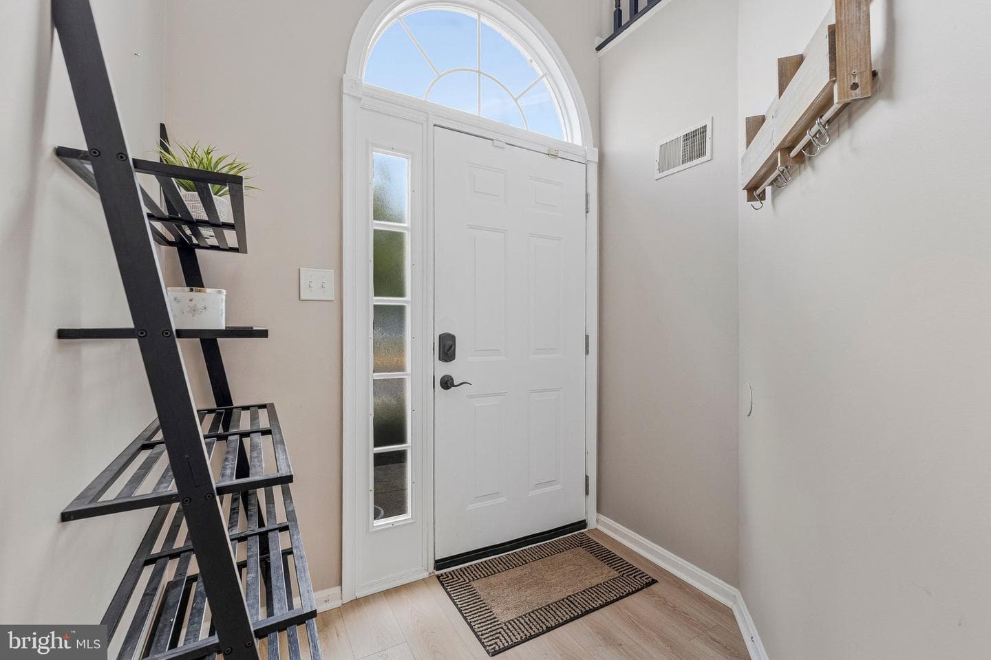 590 Tuliptree Square NE photo 4