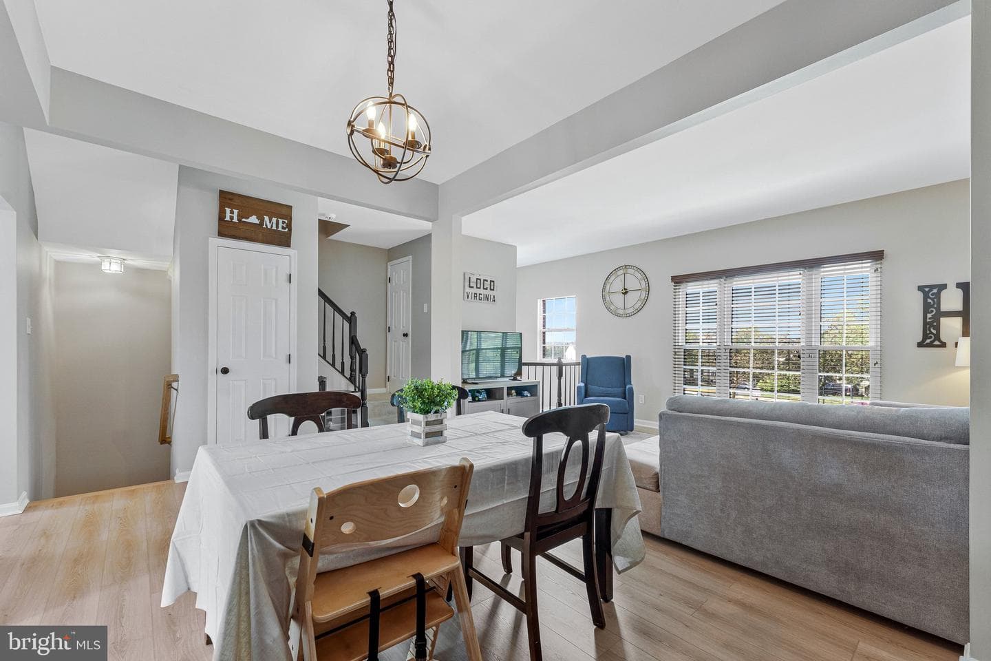 590 Tuliptree Square NE photo 9