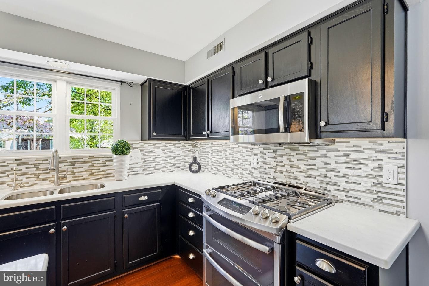 210 Foxborough Drive SW photo 28